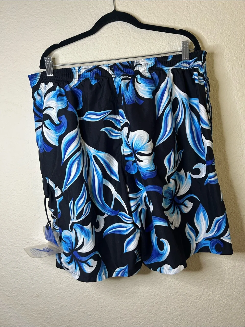 Speedo Black Swim Trunks with Blue &‎ White Floral Print Beach Lake Camp Pool L